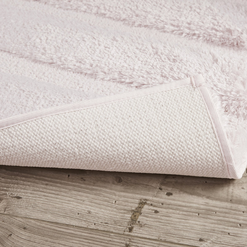 Blush Tufted Pearl Channel Bath Rug 24"