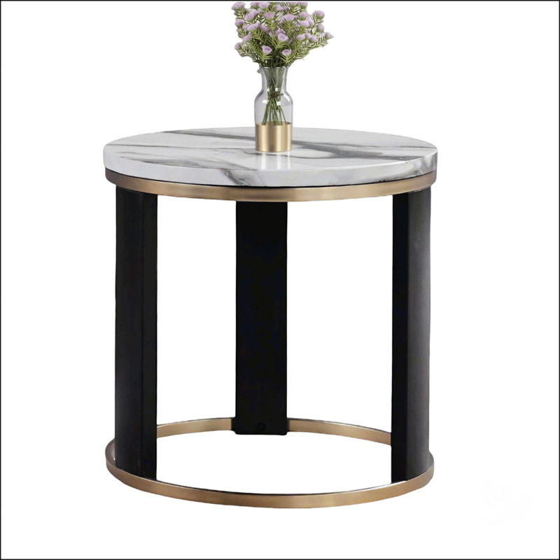 Table de bout ronde contemporaine avec plateau en marbre et anneaux dorés, avec pieds en bois et finition élégante dorée, blanche et noire