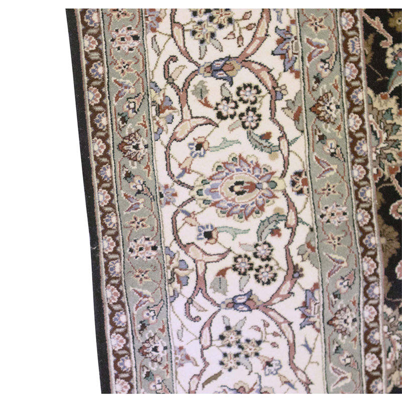 Tapis noir et ivoire de haute qualité noué à la main
