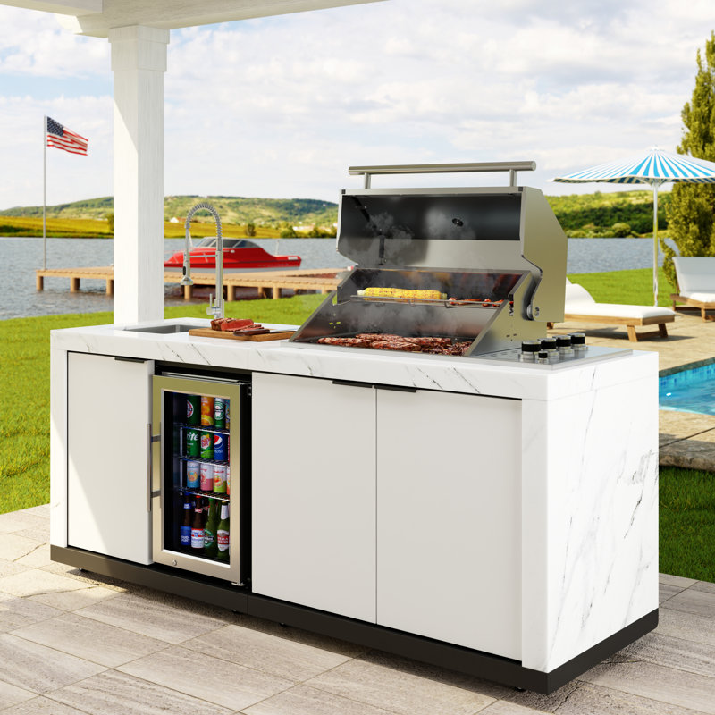 Ensemble de cuisine d'extérieur de 83 po avec comptoirs et côtés en pierre blanche, gril à 4 brûleurs, évier et robinet en acier inoxydable (km-OKS-3585)
