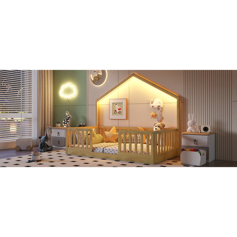 Lit simple en bois naturel Montessori