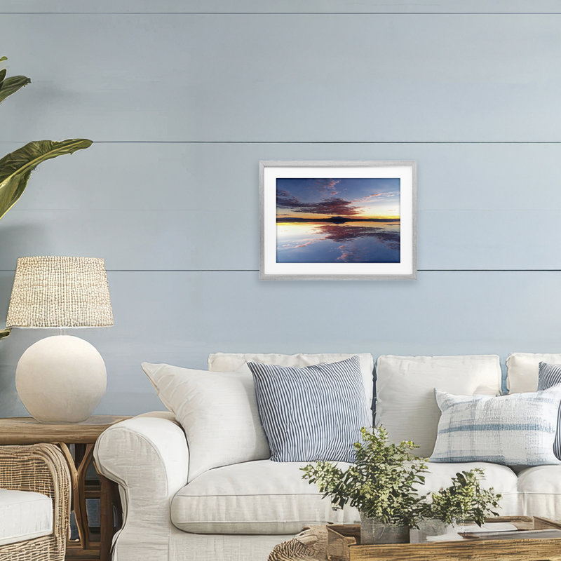 «Calm Sunset Reflection», reproduction de verre encadrée par Robin Vandenabeele, H 14 po x l 20 po, Cadre de ferme gris