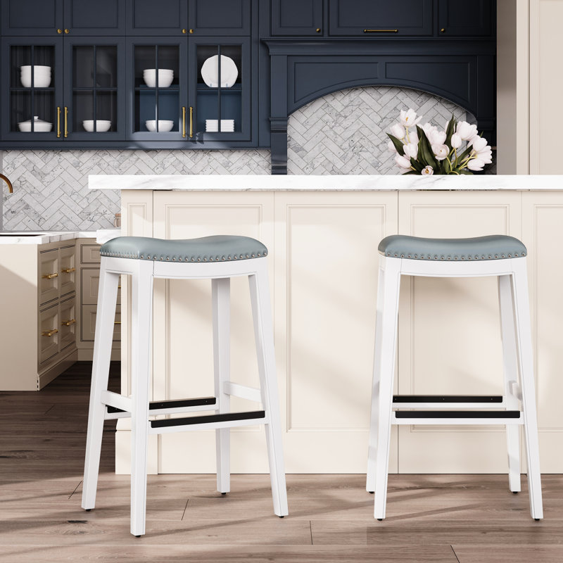 Le tabouret de bar de 30 po avec structure blanche et siège en cuir gris rehausse l'attrait visuel moderne de la cuisine ou de la hauteur de la selle, conçu pour durer