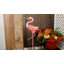 Flamant rose et tuteur de jardin