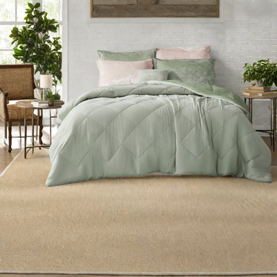 Luxurious Velvet Bedding Sets With King Size Comfort And Quilted Design