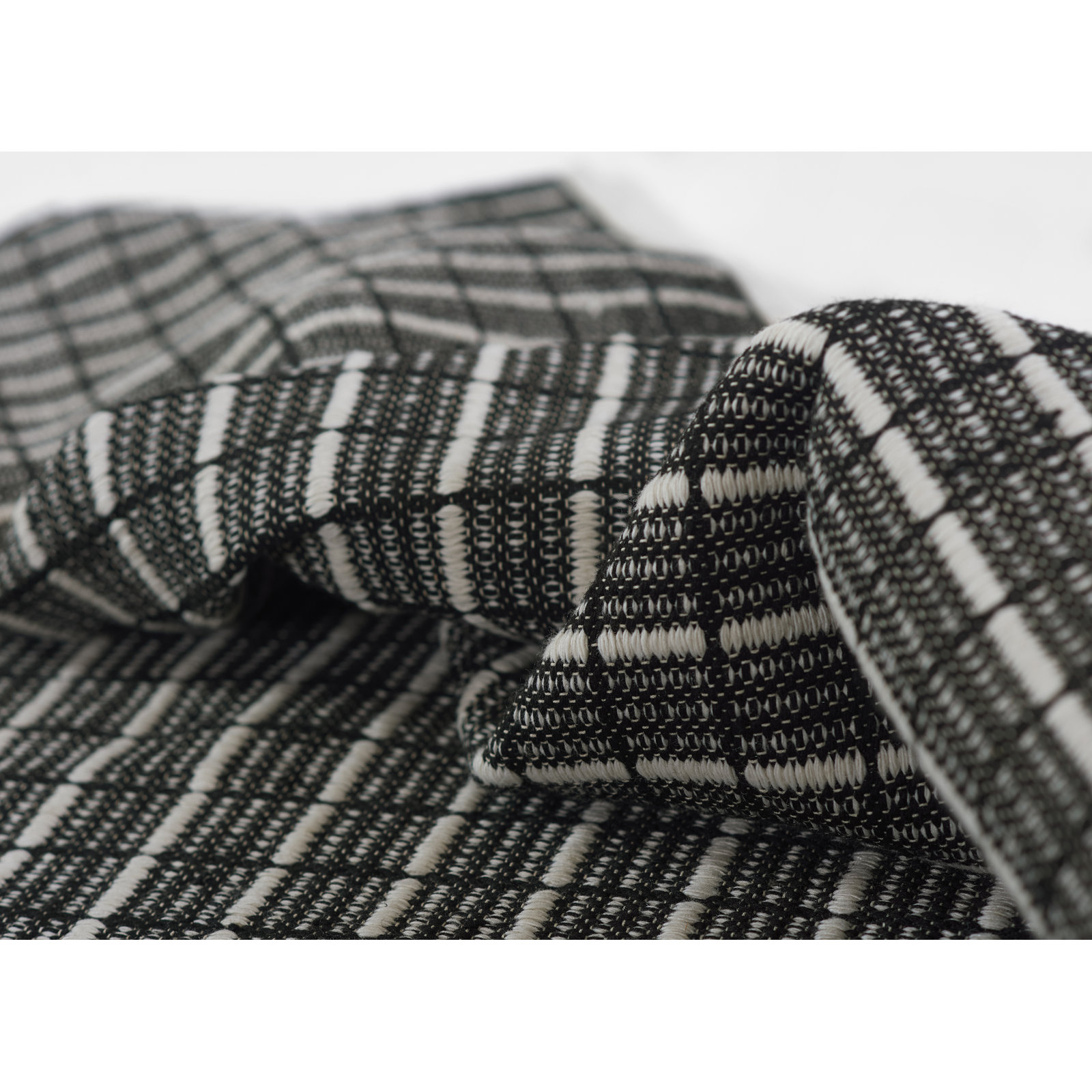 Malmo Hand-Woven Geometric Outdoor Rug, Rectangle 3'6" x 5'6"