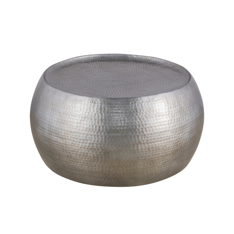 Table basse moderne et contemporaine en aluminium martelé à la main, parfaite pour la maison de campagne et un décor élégant.