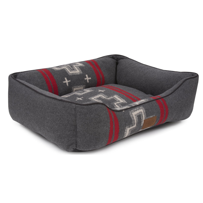 Pendleton San Miguel Kuddler Dog Bed, Medium (9" H x 30" W x 24" D)