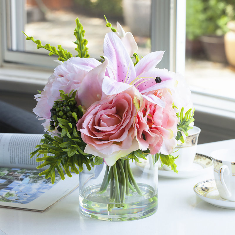 Arrangement floral rose dans un vase