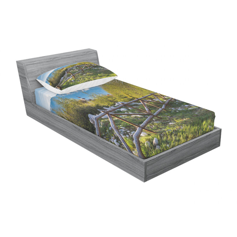 Ensemble de draps idyllic avec table de planche et snow mountain range