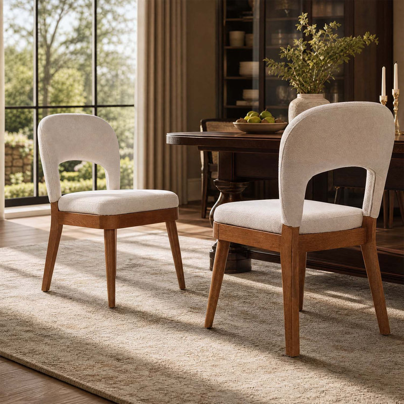 Ensemble de 2 chaises de salle à manger de style moderne du milieu du siècle, structure en bois d'hévéa au fini noyer, assises creuses revêtues de tissu beige pour la salle à manger ou la cuisine