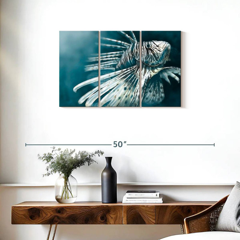 Lionfish Stripes, 20" H x 33" W