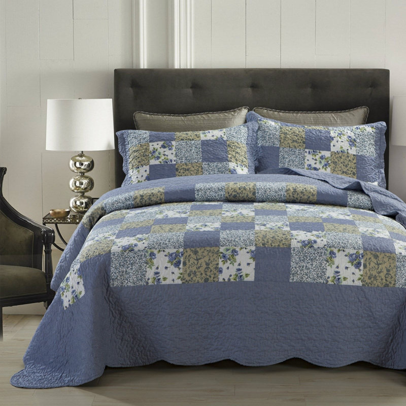 Farmhouse / Country Patchwork Quilt