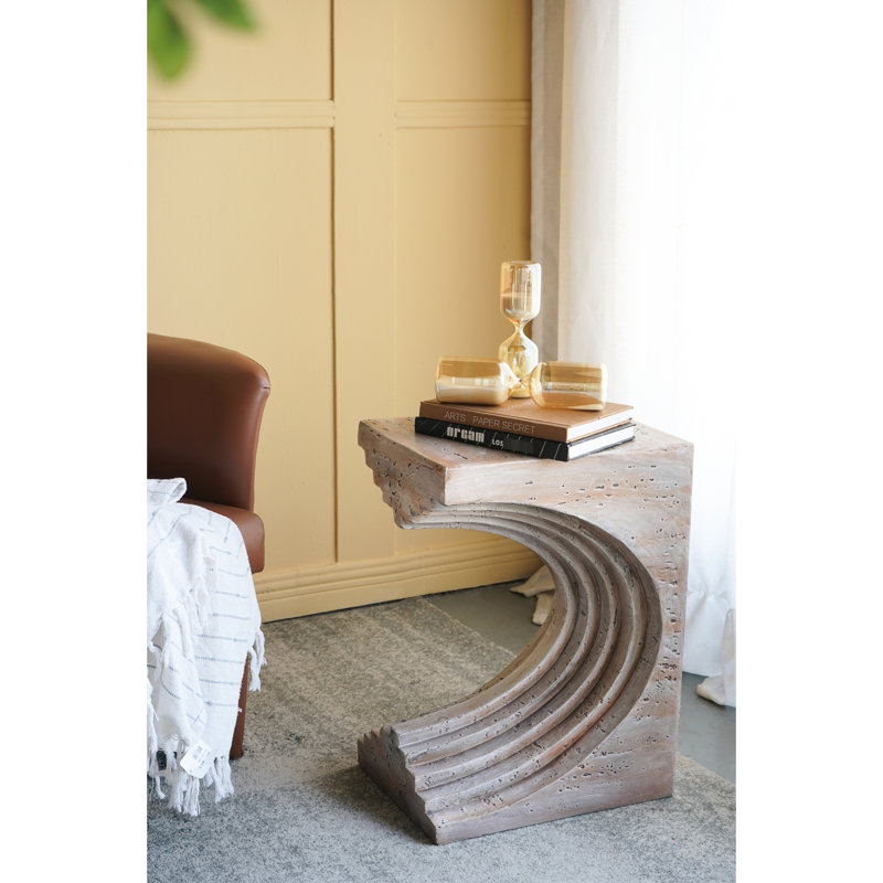 Table d'appoint arquée 16,3 x 12,2 x 22,6 moderne au fini travertin