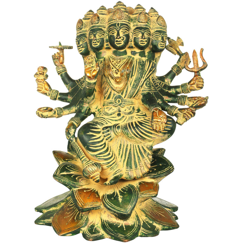 Devi Gayatri sur des lotus en fleurs