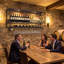 Support à vin 2 en 1 suspendu et mural avec porte-verres, étagères de bar industrielles à 3 niveaux avec éclairage à DEL, support à bouteilles et porte-bouteilles en verre avec clôture pour la maison, le bar et la cuisine