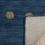 Tapis bleu en laine tissé à la main à pois Pixley-25815783