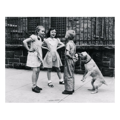 «Dog Eating Ice Cream Cone Hidden Be Back's Boy's Back» par William Milnarik - Impression giclée