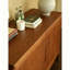 Table simple et ronde avec pieds hauts