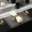 Assiettes en plastique transparentes jetables carrées transparentes avec rebord doré 7,75 po EcoQuality-98744853