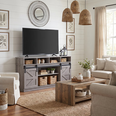 Meuble télé gris avec porte coulissante de style grange, centre multimédia moderne en bois de style campagnard avec étagères réglables, console de rangement pour salon, compatible avec les téléviseurs jusqu'à 65 pouces.