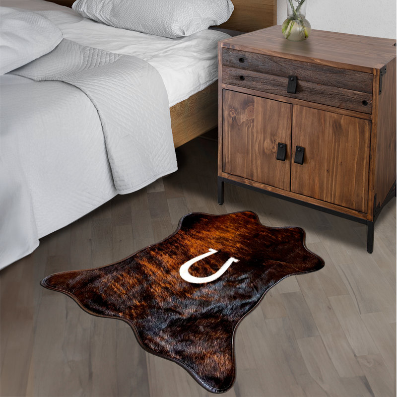 Mini Cowhide w/Border and Horseshoe Motif