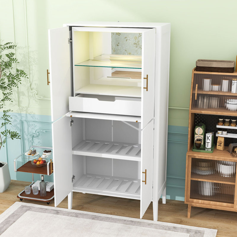 Armoire de cuisine autoportante cannelée avec lumière DEL, étagère en verre, support à vin et tablettes réglables, Blanc