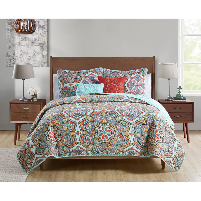 Yara Polyester Bedding, Full/Queen Quilt + 4 Additional Pieces