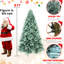 Arbre de Noël de 8 pi, couleur bleue, 2458 pointes, branche à charnières pour un démontage rapide, base en métal sécurisée teintée des Fêtes, branches faciles à assembler et décor renforcé