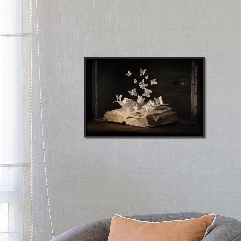 «Lepidopterology» par Heather Bonadio, estampe numérique sur toile tendue, H 18 po x l 26 po x P 1,5 po, Pas de tapis