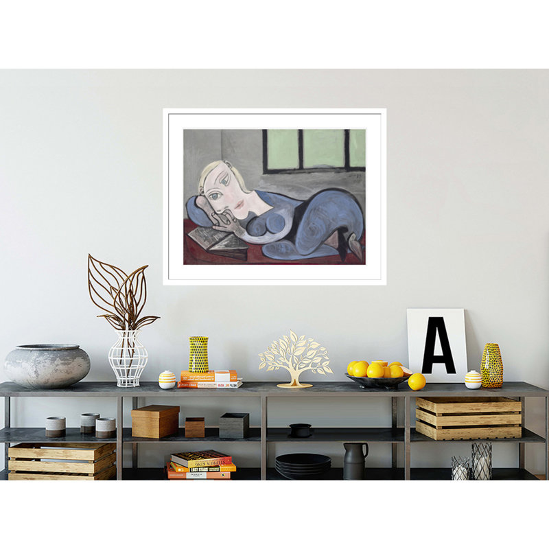 Femme couchee lisant par Pablo Picasso, H 32,8 po x l 41,5 po