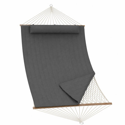 Hamac matelassé double 138 pouces pour 2 personnes, lit pivotant extérieur avec barre d'écartement en bois, sac en filet, coussin et oreiller, capacité de charge de 450 lb avec chaînes suspendues, gris foncé
