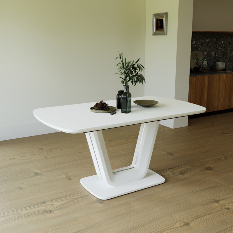 Table extensible blanche avec pieds élégants en forme de U pour une ambiance élégante