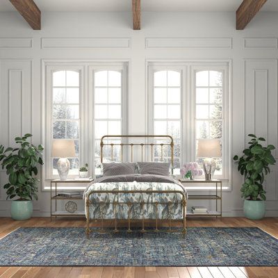 Lit en fer Picket Fence