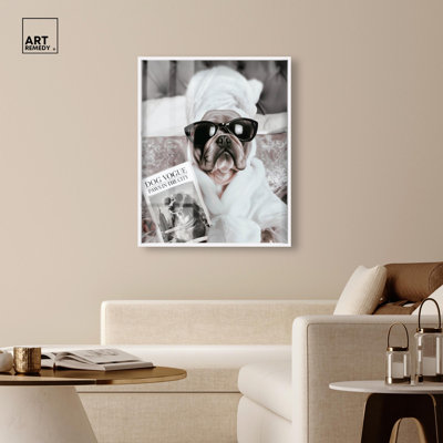 «Stay Glam Dog Shadowbox Print Pink Glam» par Art Remedy, cadre blond, 36 x 45