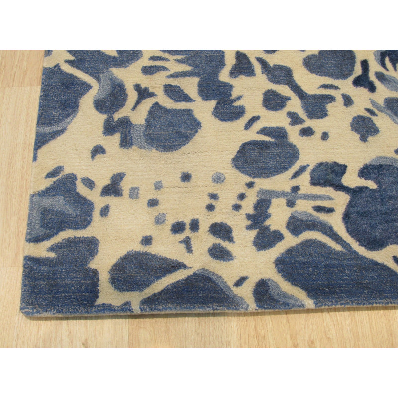 Hand Tufted Wool Floral Area Rug, 8' x 10'