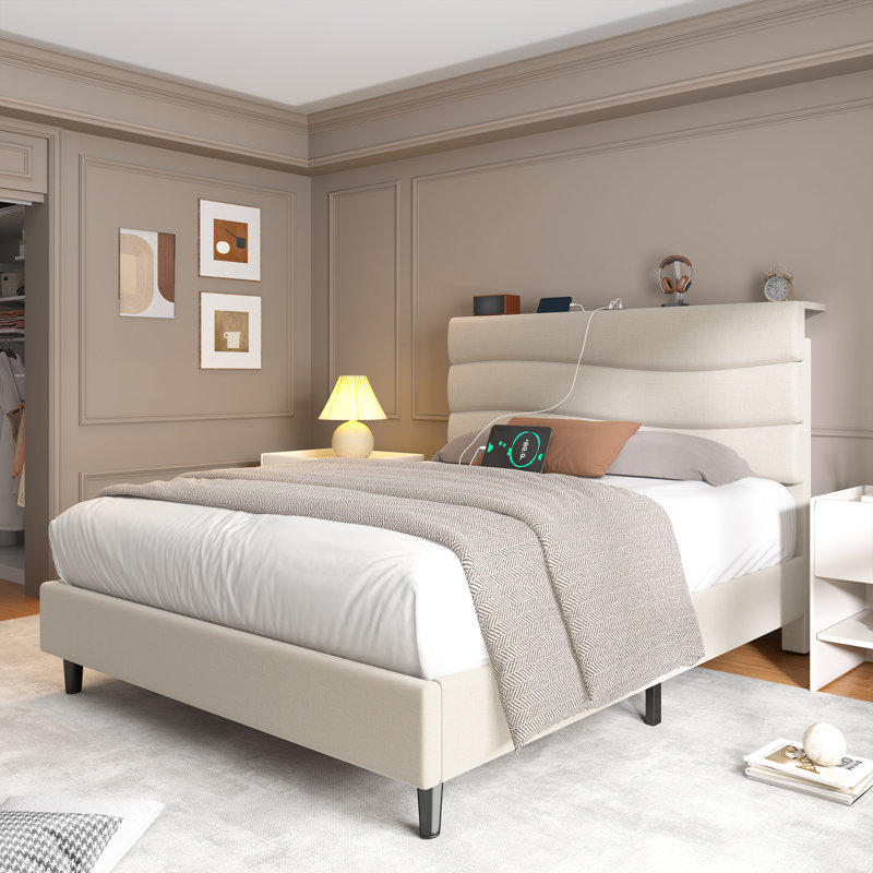 Base de lit plateforme moderne rembourrée avec tête de lit rembourrée réglable, tablette de rangement supérieure et station de charge intégrée, aucun sommier requis