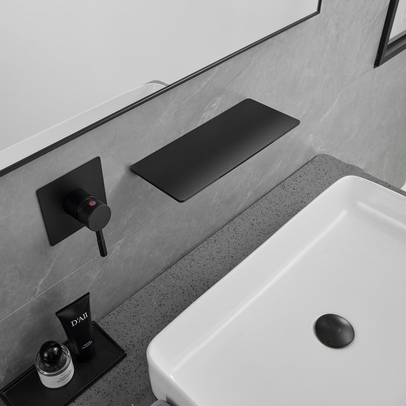 Single-handle Bathroom Faucet with Drain Assembly