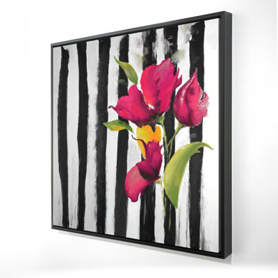 "Fleurs sur rayures noires et blanches"