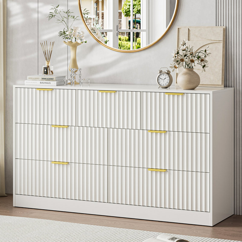 Commode blanche cannelée pour chambre à coucher avec 7 tiroirs, 55 "de large commode moderne avec poignée en métal, Blanc