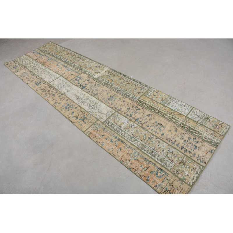 Tapis beige classique en laine à motif patchwork 32,7 x 107,5 po