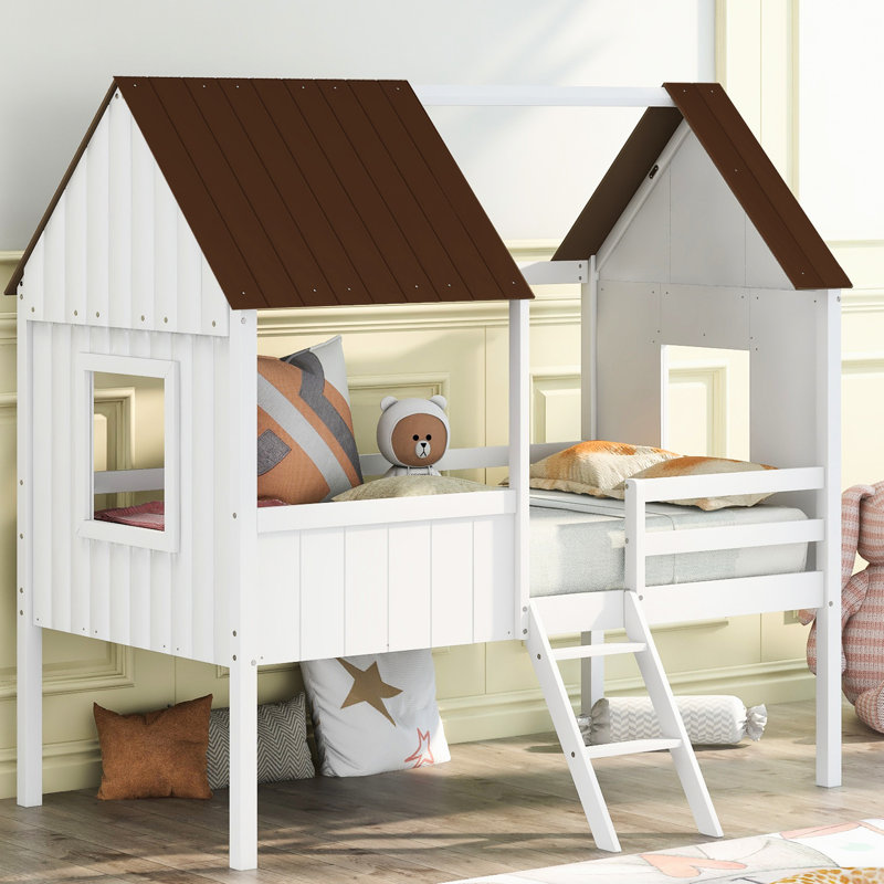 Lit mezzanine simple simple avec fenêtres - un espace amusant et confortable pour une nuit douillette