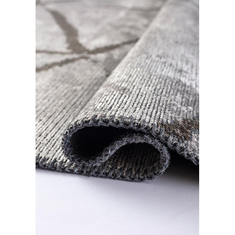 Amanzia Geometric Hand Loom Indoor / Outdoor Area Rug, Rectangle 5'3" x 7'6"