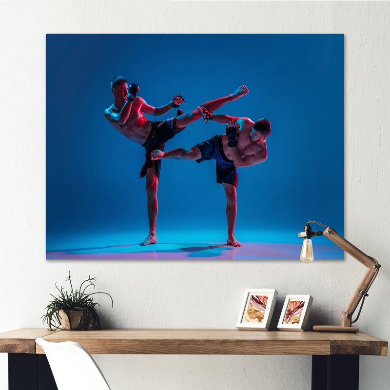 «Two Mma Fighters Boxing I» sur toile, H 12 po x l 20 po x P 1 po, Toile tendue