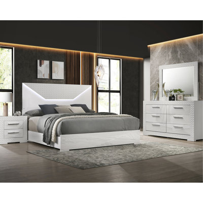 Contemporain 4 grands lits avec commode blanche doublée de feutre brillant, losange et rangement organisé