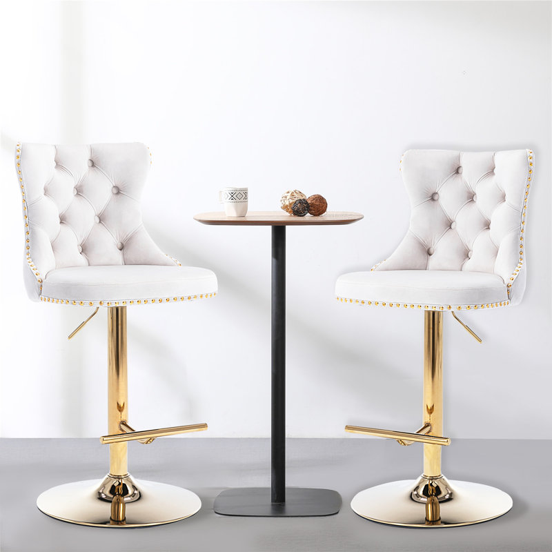 Tabourets de bar pivotants avec garniture cloutée, dossier capitonné en velours et repose-pieds doré, hauteur de comptoir réglable