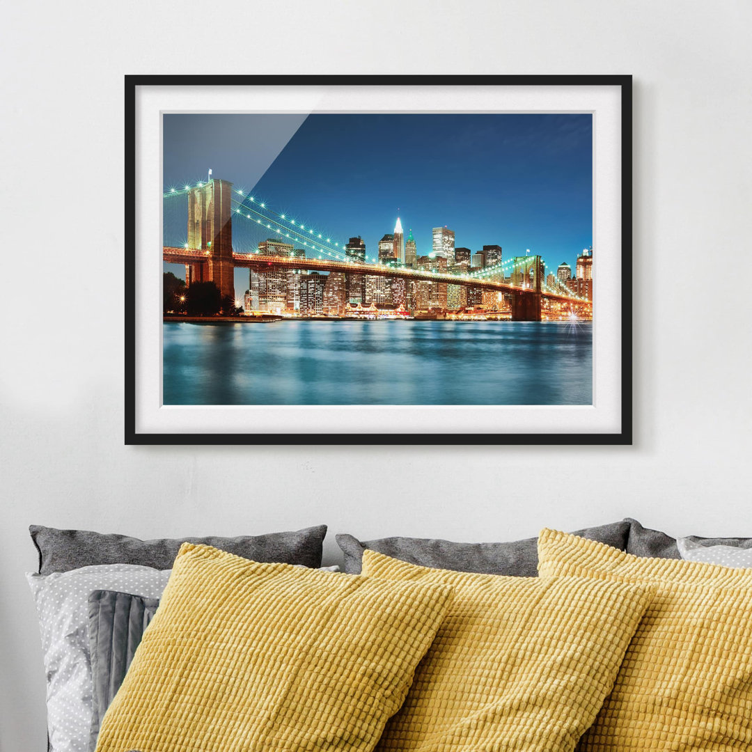 Gerahmtes Papierbild Nighttime Manhattan Bridge