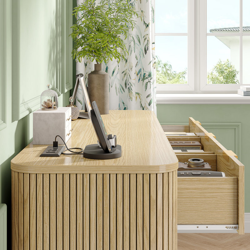 Fluted 7 Drawers Dresser with Charging Station, 57" Wide Mid-Century Wood Chest of Drawers with Curved Profile Design for Bedroom (Natural Oak)