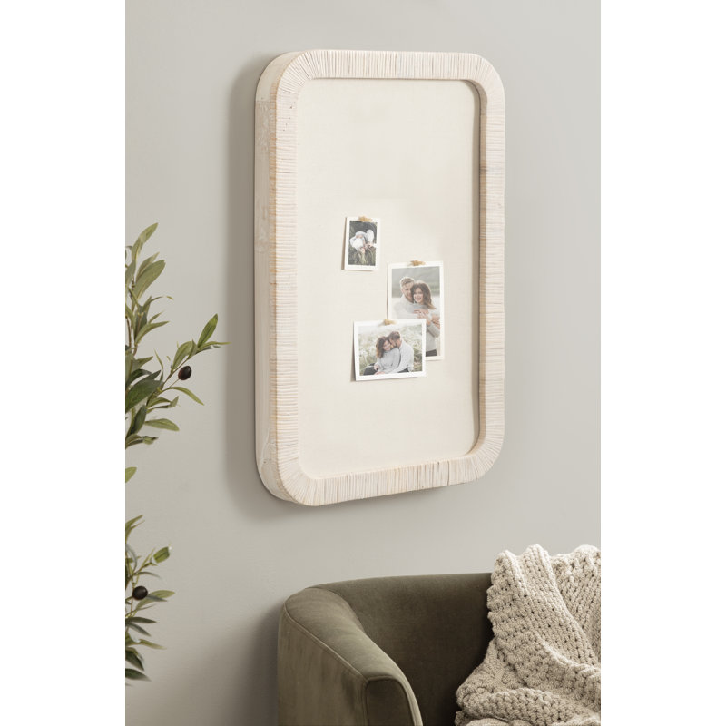 Tableau rectangulaire arrondi avec cadre en rotin pour utilisation comme tableau de vision, White
