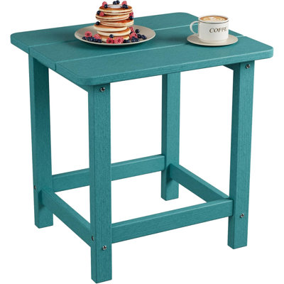 La table d'appoint carrée en Hdpe toutes saisons, la table de bout d'extérieur durable conçue pour durer, résiste à la décoloration et à l'humidité pour la plage ou le porche, se caractérise par un assemblage simple, un compagnon robuste et polyvalent